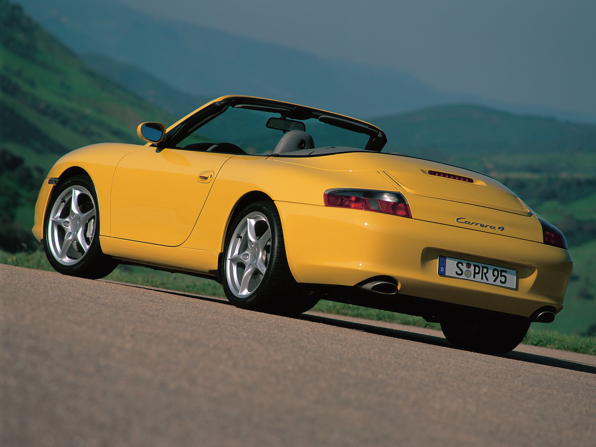 Porsche 911 Carrera 4 Cabriolet photo 12