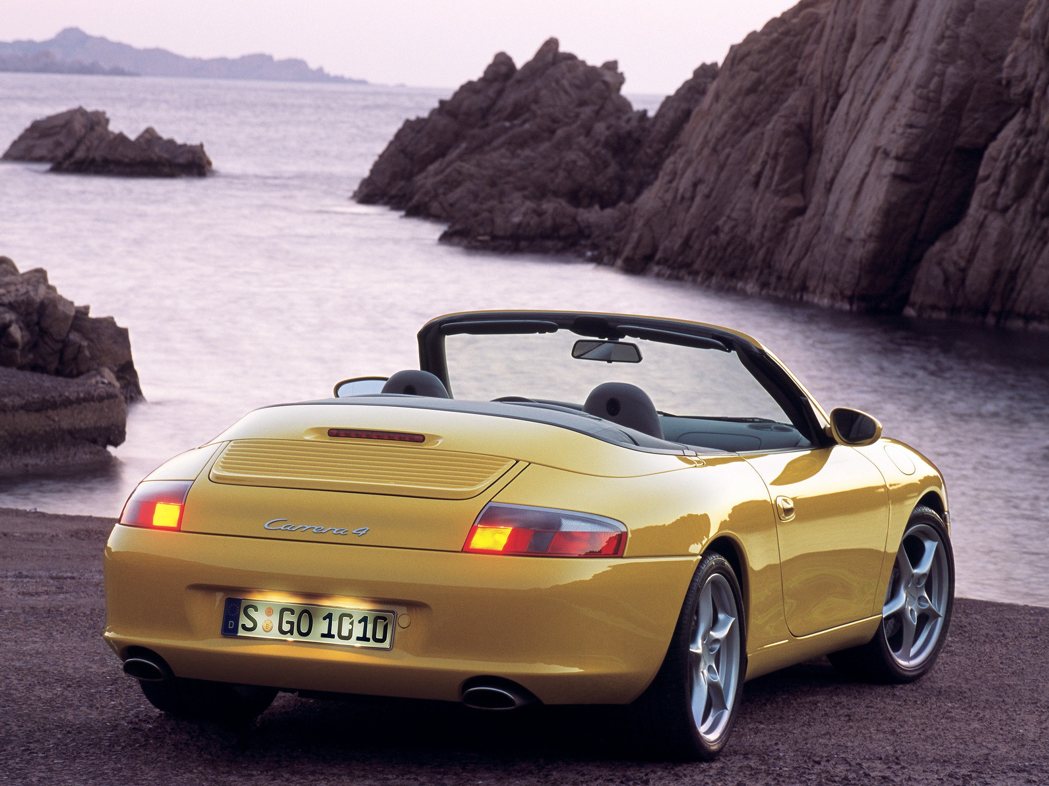Porsche 911 Carrera 4 Cabriolet photo 16