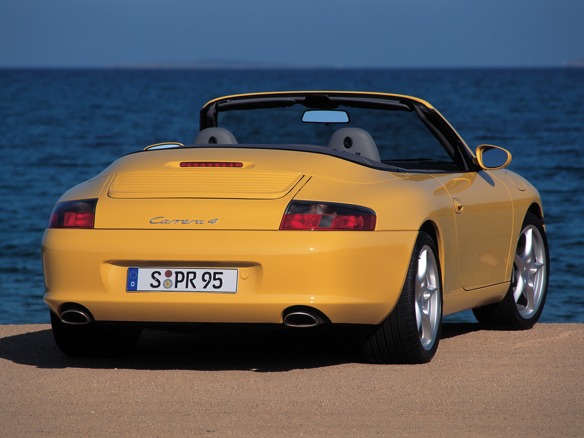 Porsche 911 Carrera 4 Cabriolet photo 24