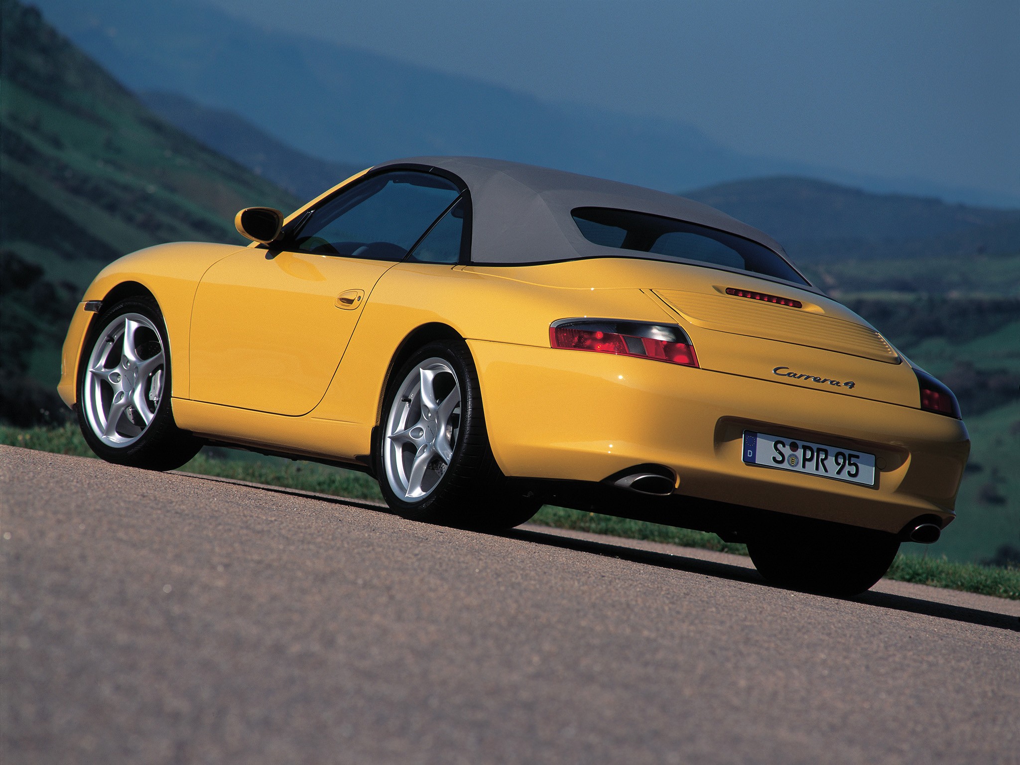 Porsche 911 Carrera 4 Cabriolet photo 26