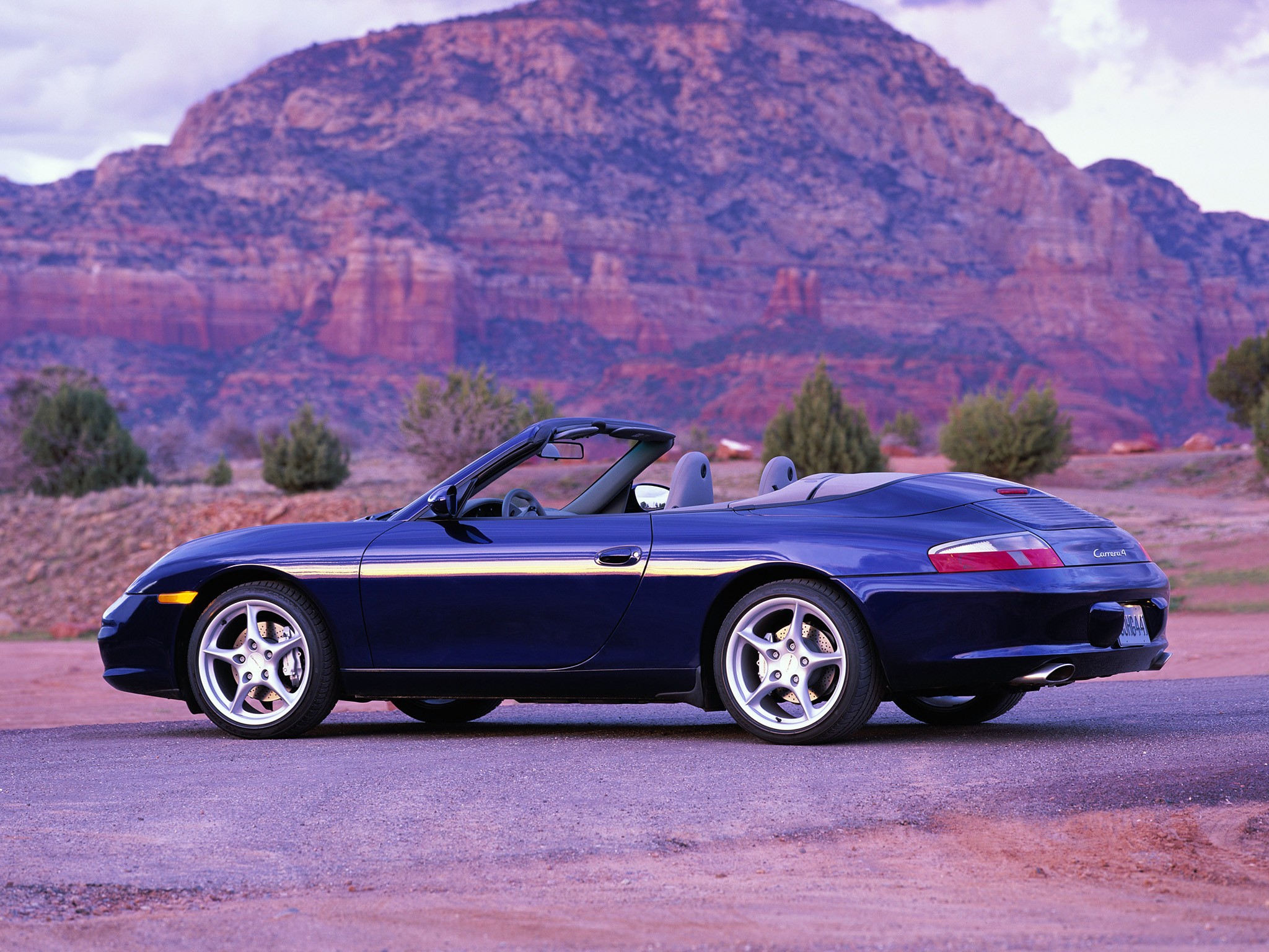 Porsche 911 Carrera 4 Cabriolet photo 2