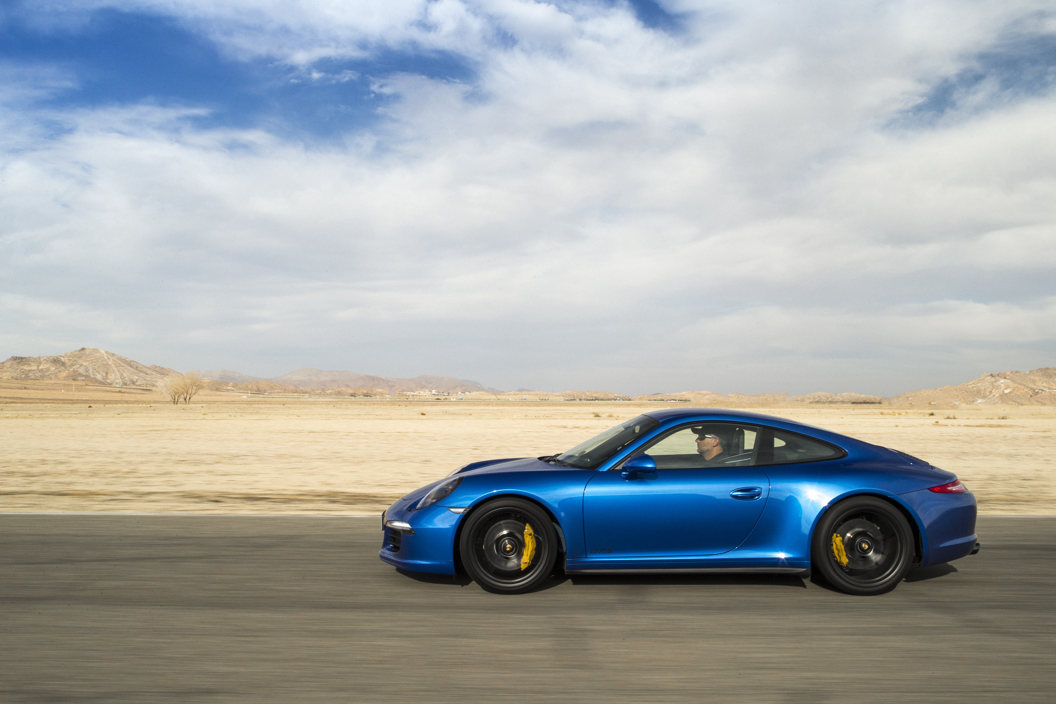 Porsche 911 Carrera 4 Gts photo 11