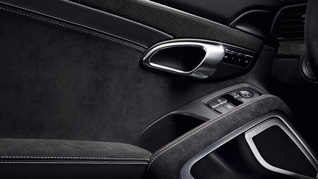 Porsche 911 Carrera 4 Gts photo 18