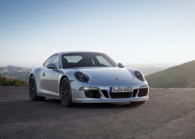 PORSCHE 911 Carrera 4 GTS