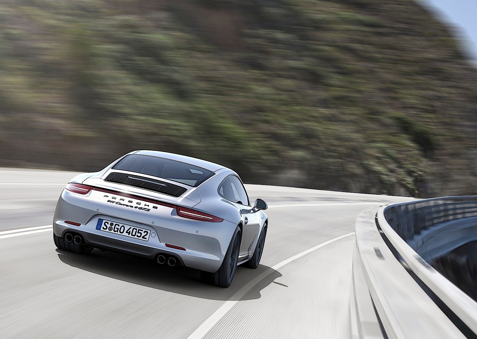 Porsche 911 Carrera 4 Gts photo 2