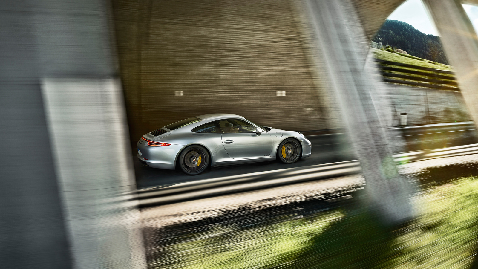 Porsche 911 Carrera 4 Gts photo 3
