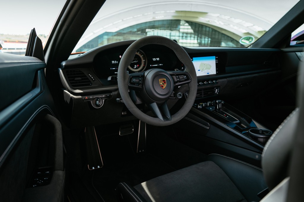 Porsche 911 Carrera 4 Gts photo 35