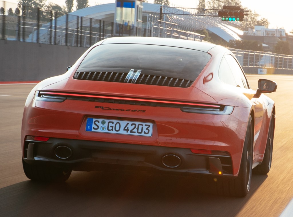 Porsche 911 Carrera 4 Gts photo 14