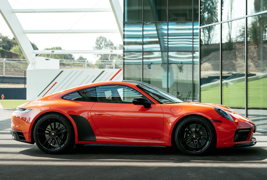 Porsche 911 Carrera 4 Gts photo 19