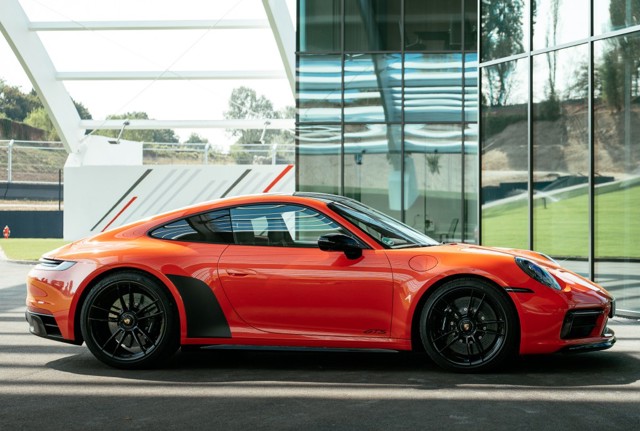 Porsche 911 Carrera 4 Gts photo 19