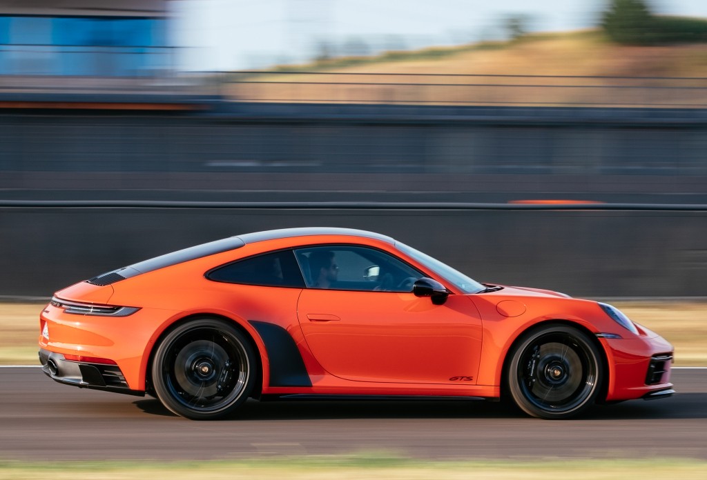 Porsche 911 Carrera 4 Gts photo 23