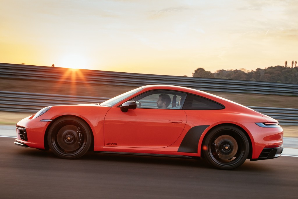 Porsche 911 Carrera 4 Gts photo 25