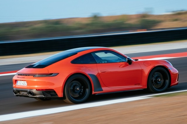Porsche 911 Carrera 4 Gts photo 27