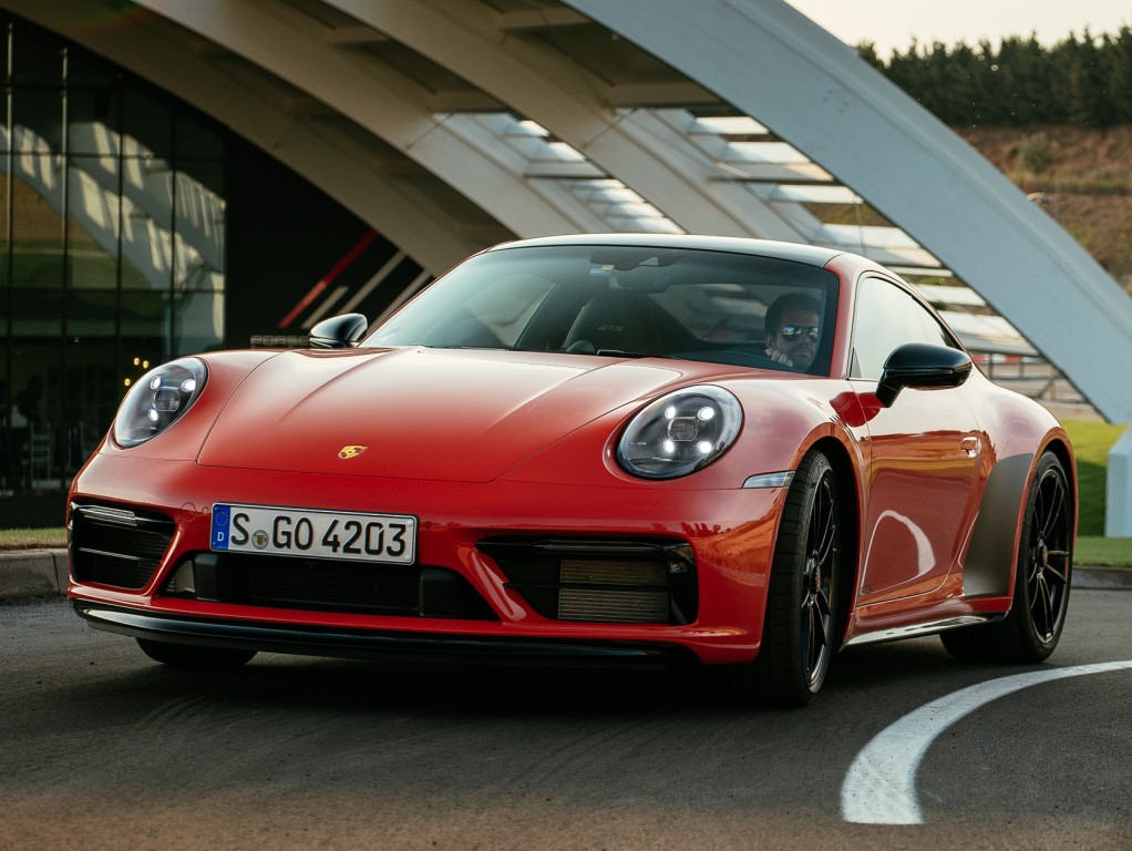 Porsche 911 Carrera 4 Gts photo 28