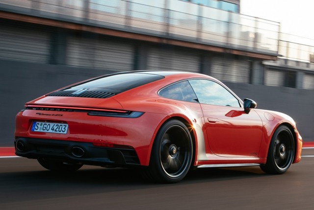 Porsche 911 Carrera 4 Gts photo 29
