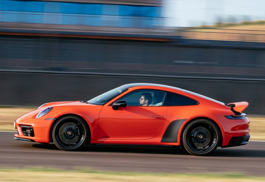 Porsche 911 Carrera 4 Gts photo 30