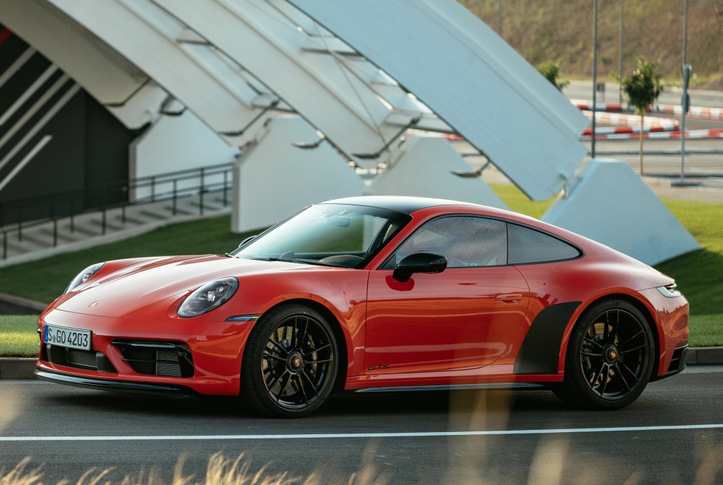 Porsche 911 Carrera 4 Gts photo 31
