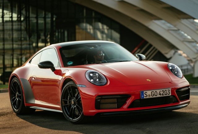 Porsche 911 Carrera 4 Gts photo 32