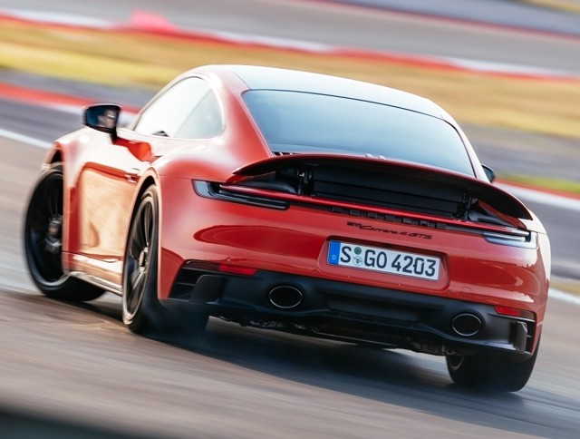 Porsche 911 Carrera 4 Gts photo 33