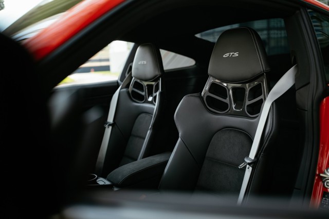 Porsche 911 Carrera 4 Gts photo 39