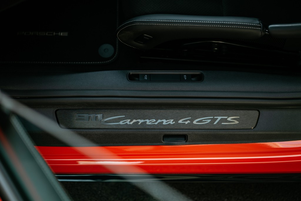 Porsche 911 Carrera 4 Gts photo 40