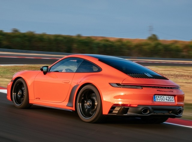 PORSCHE 911 Carrera 4 GTS