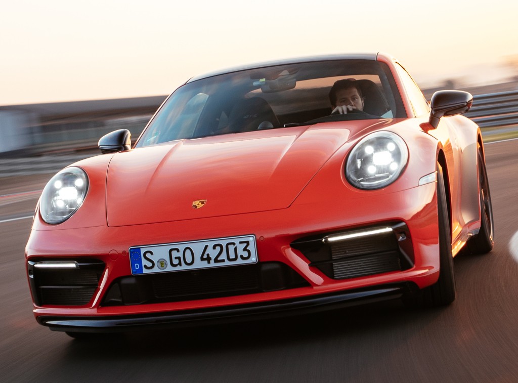 Porsche 911 Carrera 4 Gts photo 2