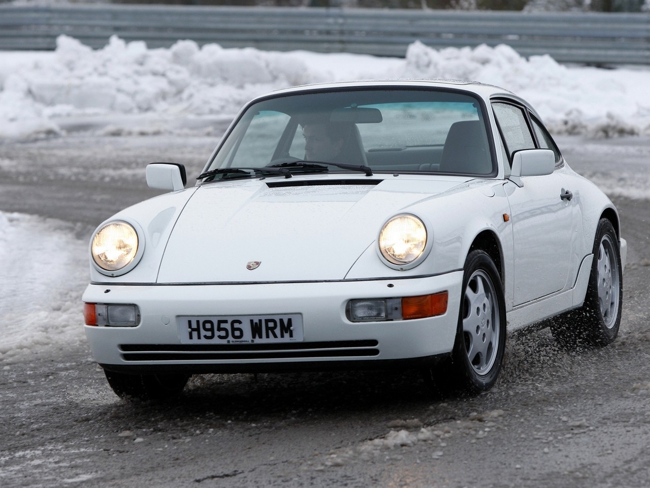 Porsche 911 Carrera 4 photo 12