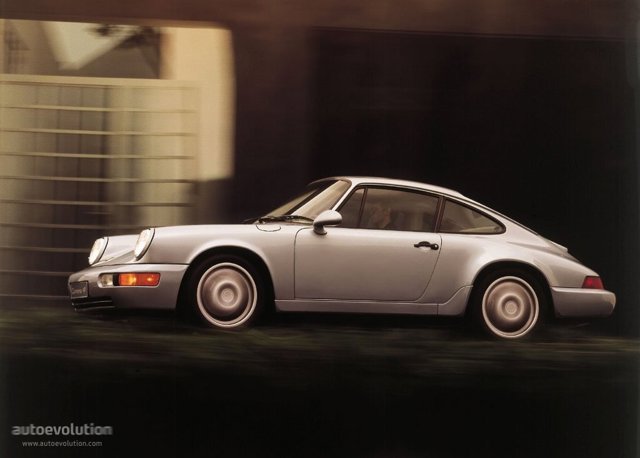 PORSCHE 911 Carrera 4