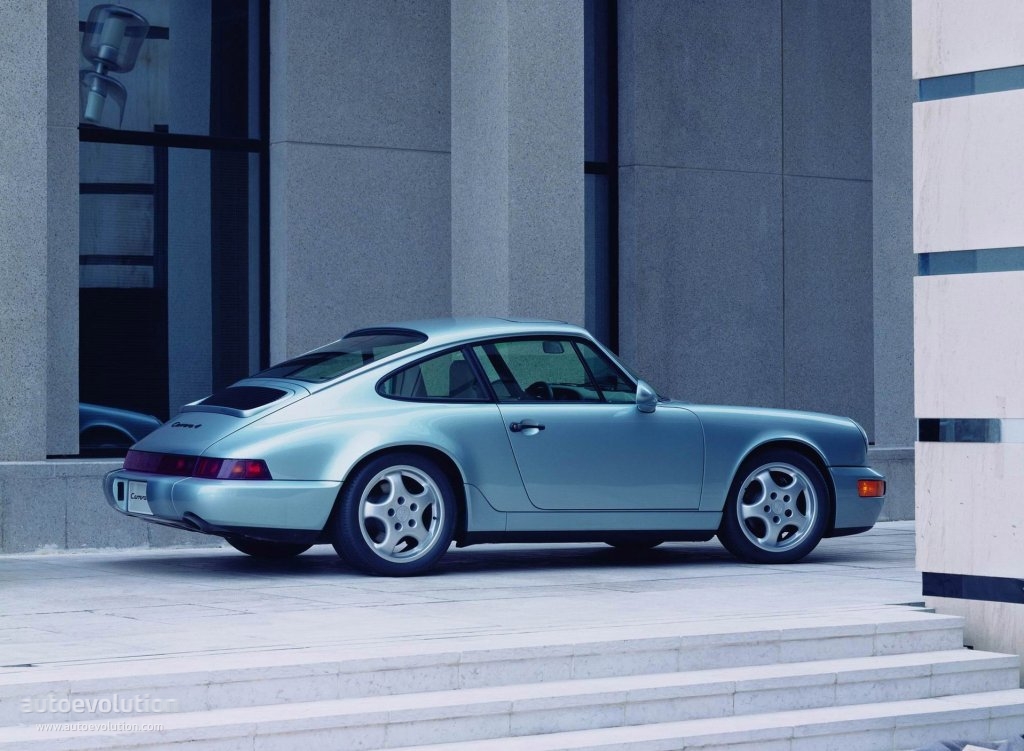 Porsche 911 Carrera 4 photo 2