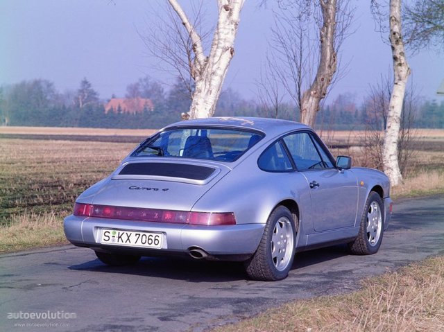 Porsche 911 Carrera 4 photo 3