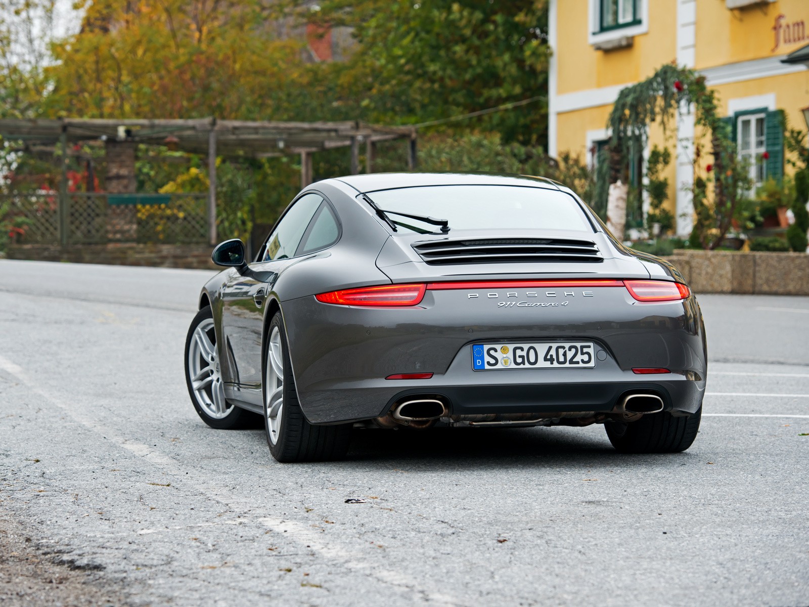 Porsche 911 Carrera 4 photo 20