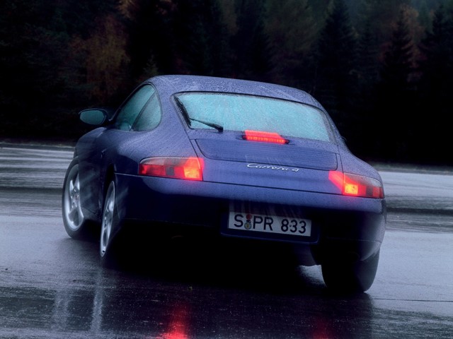 Porsche 911 Carrera 4 photo 15