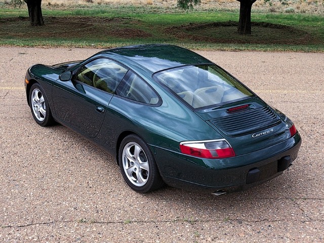 Porsche 911 Carrera 4 photo 6