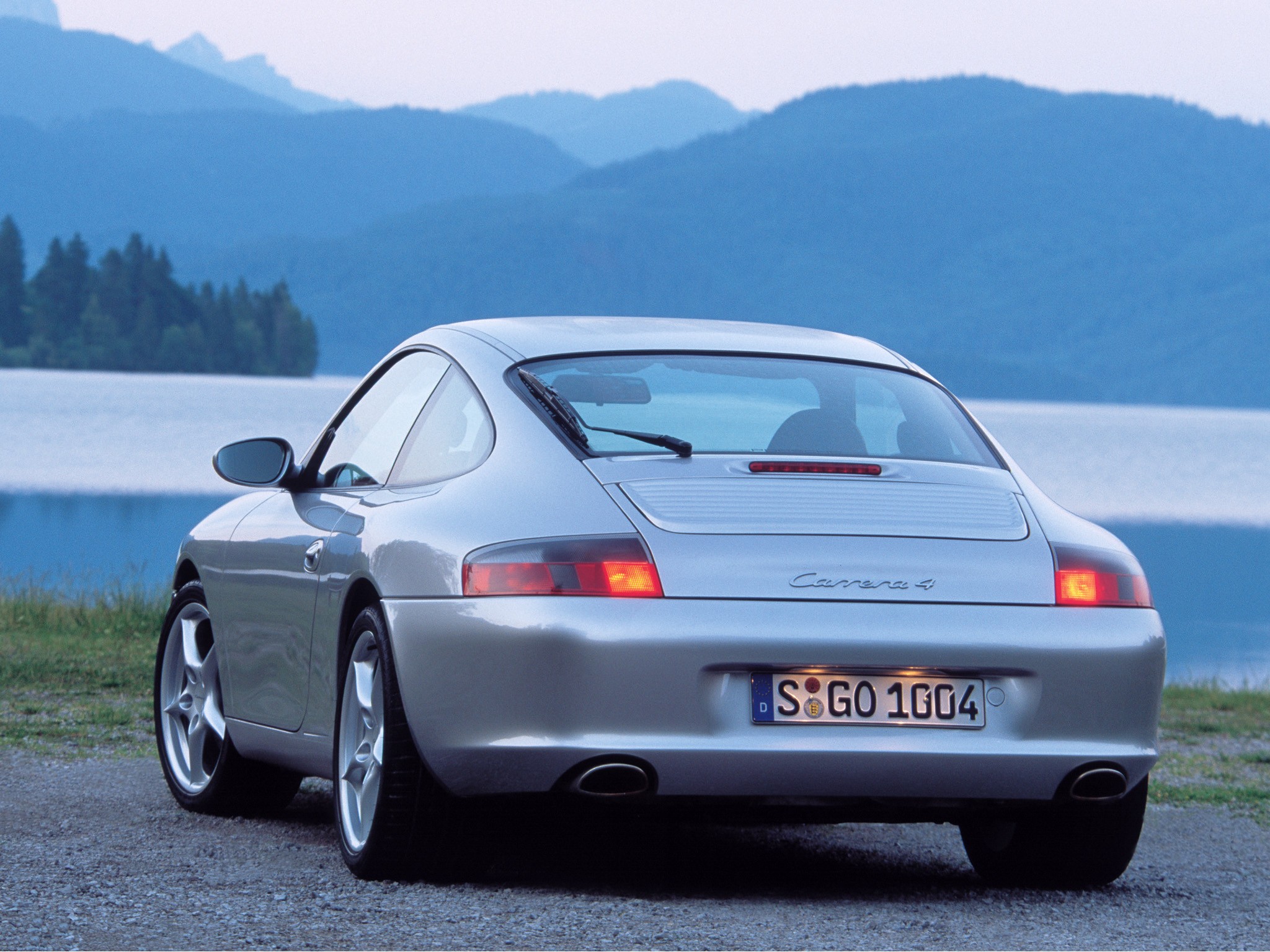 Porsche 911 Carrera 4 photo 10