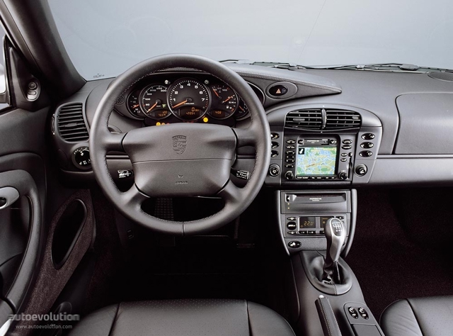 Porsche 911 Carrera 4 photo 17