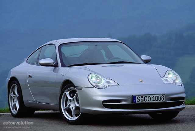 Porsche 911 Carrera 4 photo 3