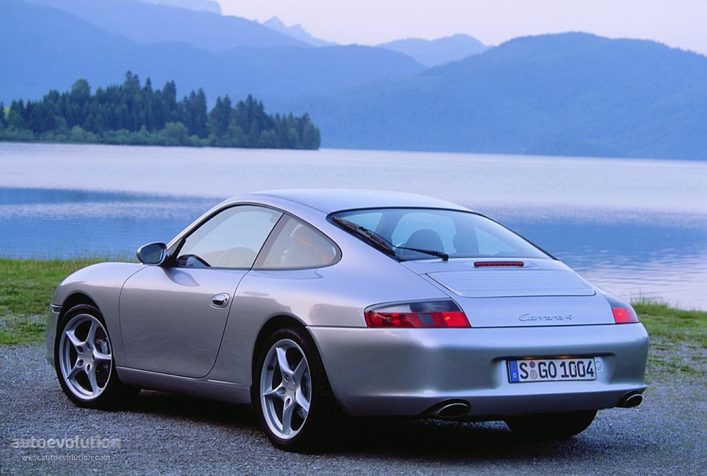 Porsche 911 Carrera 4 photo 4