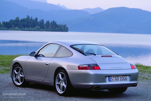 Porsche 911 Carrera 4 photo 4