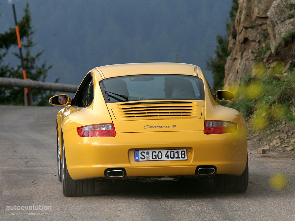 Porsche 911 Carrera 4 photo 2