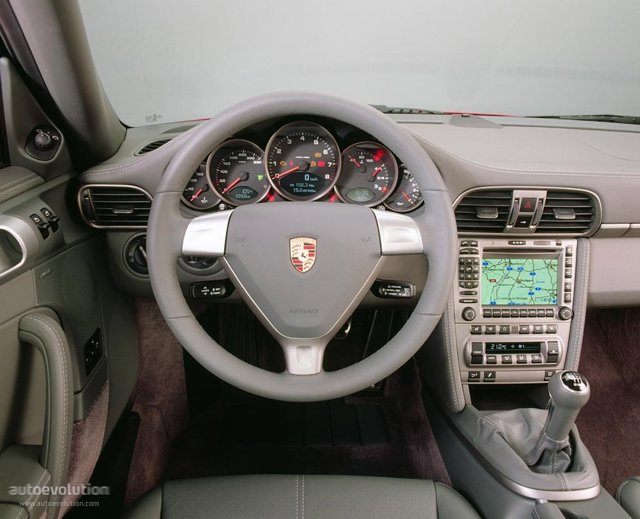 Porsche 911 Carrera 4 photo 36
