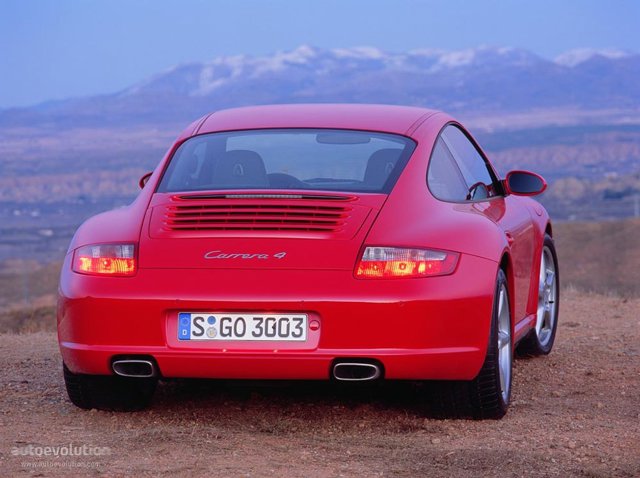 Porsche 911 Carrera 4 photo 6