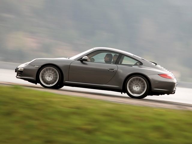 Porsche 911 Carrera 4 photo 28