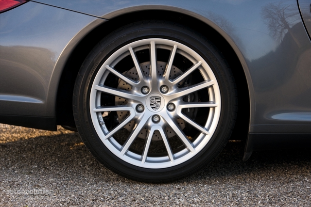 Porsche 911 Carrera 4 photo 14