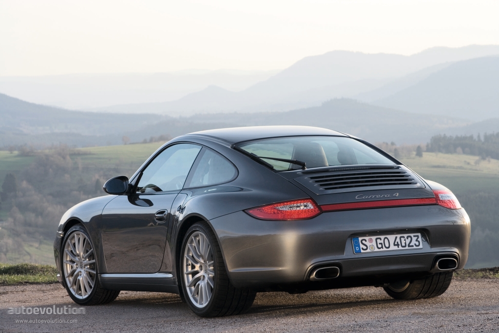 Porsche 911 Carrera 4 photo 2