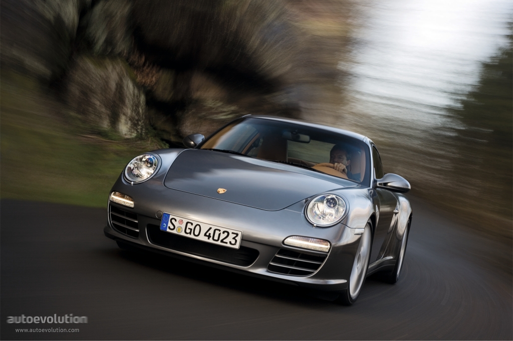 Porsche 911 Carrera 4 photo 3