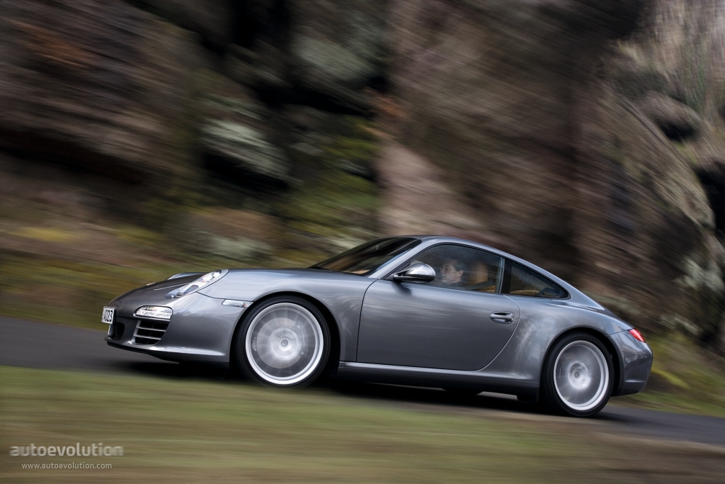 Porsche 911 Carrera 4 photo 8