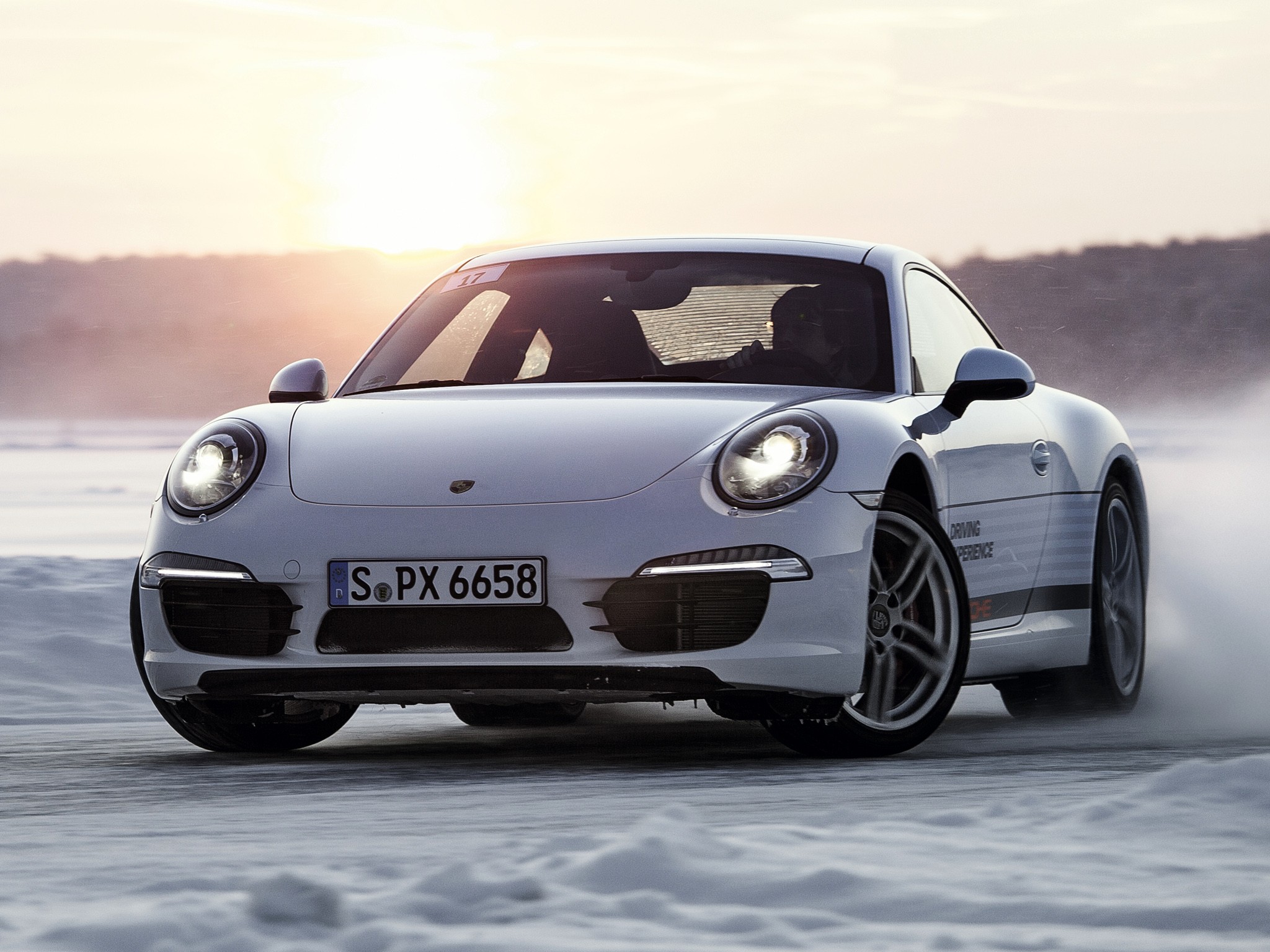 Porsche 911 Carrera 4S photo 26