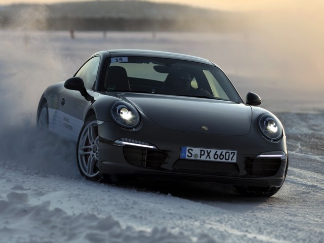 Porsche 911 Carrera 4S photo 27