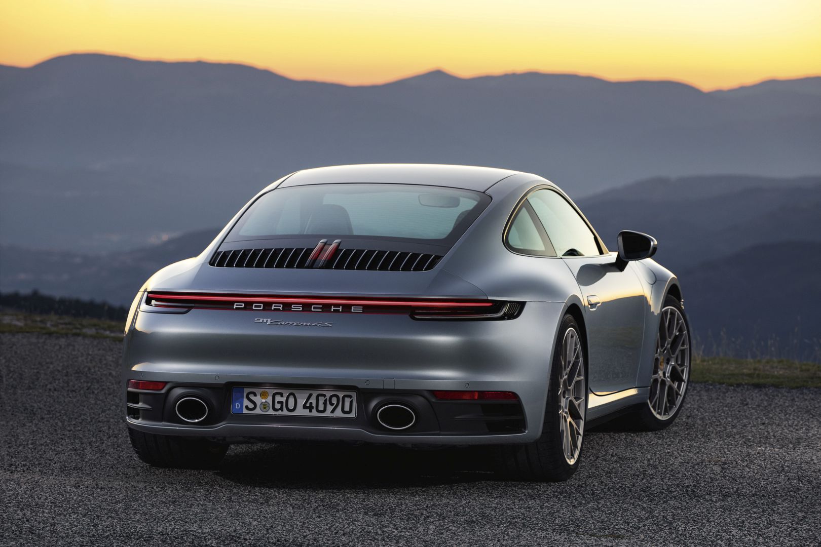 Porsche 911 Carrera 4S photo 9